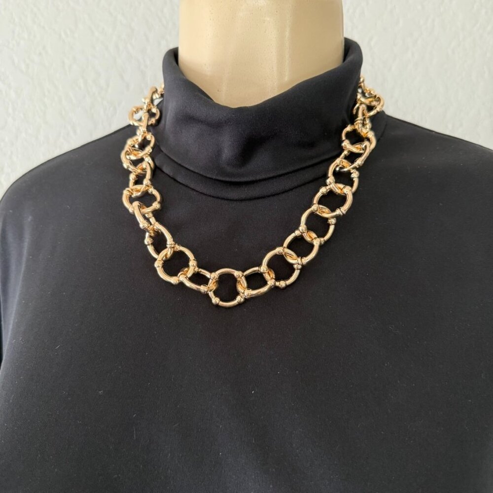 #12 garden party costume jewelry / gold link necklace w/clasp closure